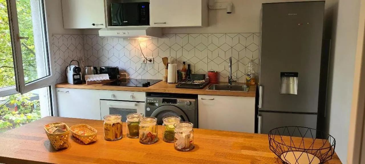 Part Dieu. Appartement rénové avec box garage Lyon 0*,
