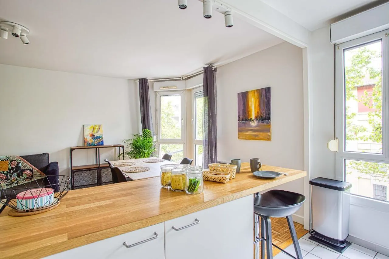 Part Dieu. Appartement rénové avec box garage Lyon